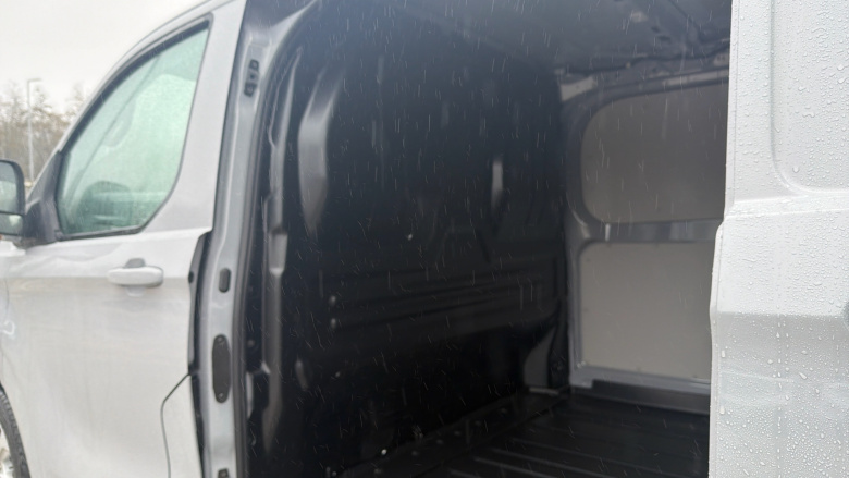 Ford Transit Custom E-320 L1 Rwd 100kW 65kWh H1 Van Limited Auto